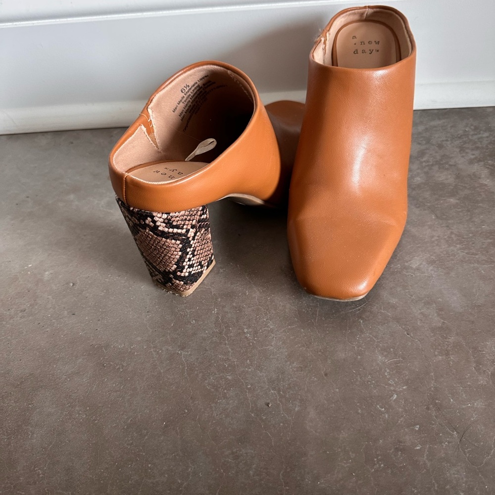 Heels mules